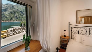 House | 4 bedrooms, WiFi (free) - Beautiful Home in Kotor With 3 Bedrooms and Wifi (Kotor)