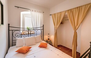 House | 4 bedrooms, free WiFi - Beautiful Home in Kotor With 3 Bedrooms and Wifi (Kotor)