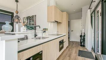 House | Private kitchen | Fridge, cookware/dishes/utensils