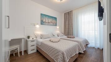 House | 4 bedrooms, WiFi (free), bed sheets
