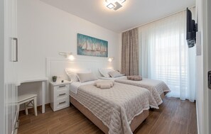 4 bedrooms, free WiFi, bed sheets - Nice Home in Pakostane With 4 Bedrooms, Sauna and Heated Swimming Pool (Pakostane)