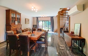 House | Living room | Smart TV