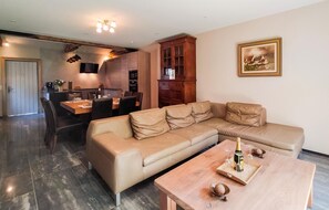 House | Living room | Smart TV
