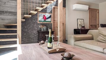 House | Living room | Smart TV