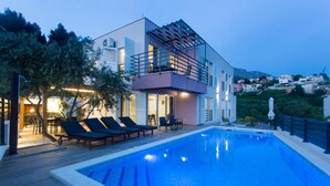 Unclassified image, 3 of 53, button - Awesome Apartment in Podstrana With Outdoor Swimming Pool, Wifi and 3 Bedrooms (Podstrana)