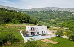 Apartment | Exterior - Awesome Apartment in Podstrana With Outdoor Swimming Pool, Wifi and 3 Bedrooms (Podstrana)
