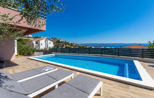 Outdoor pool - Awesome Apartment in Podstrana With Outdoor Swimming Pool, Wifi and 3 Bedrooms (Podstrana)