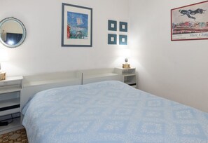 2 bedrooms, iron/ironing board, travel cot, free WiFi