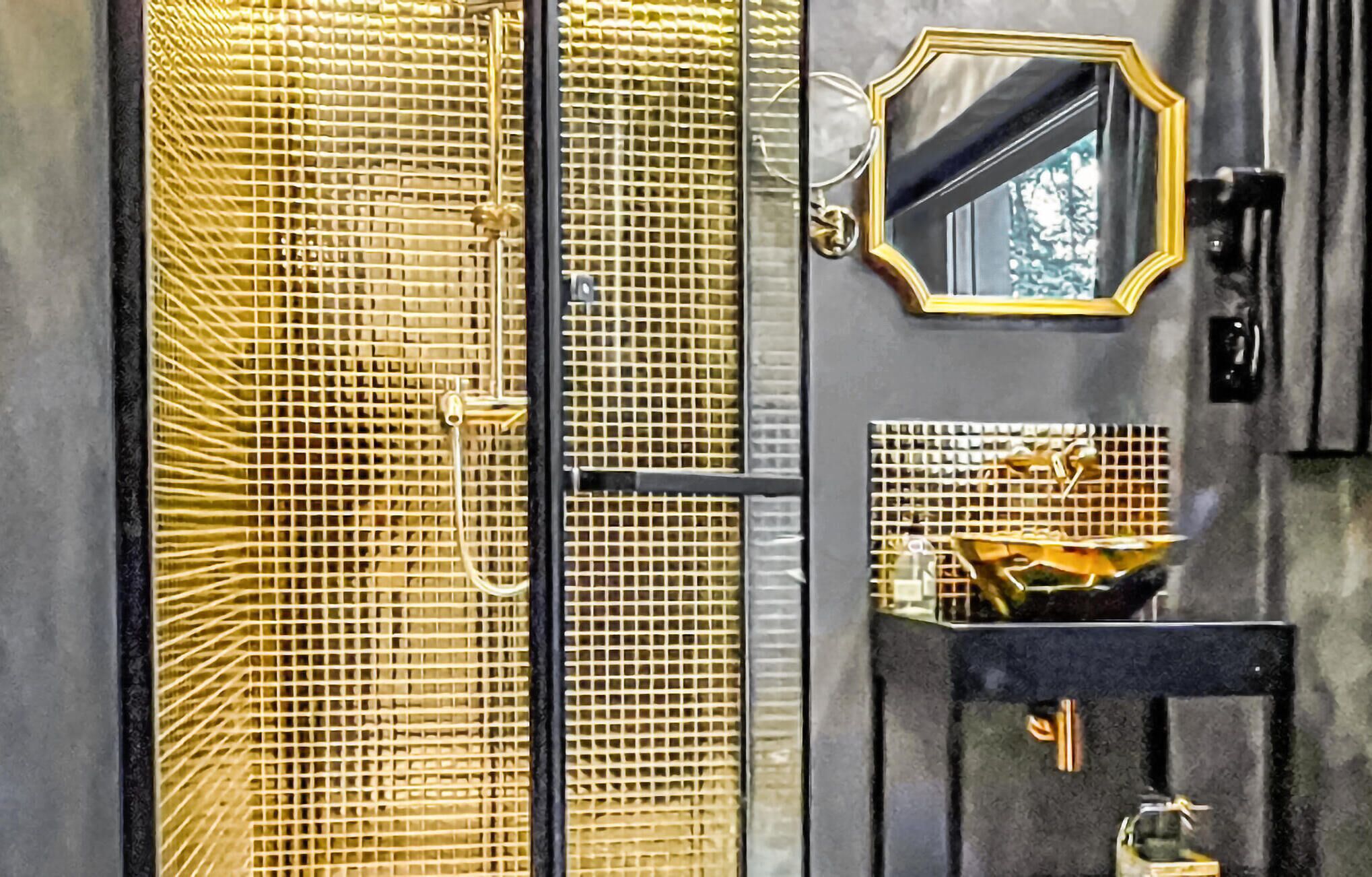 House | Bathroom