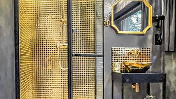 House | Bathroom