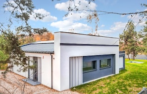 Exterior - Beautiful Home in Niwy Ostroleckie With Jacuzzi, Wifi and Swimming Pool (Warka)