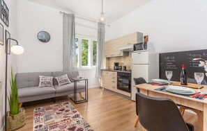 Living room - Nice Apartment in Rijeka With Wifi and 1 Bedrooms (Rijeka)