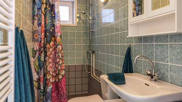 House (Bungalowpark De Tong) | Bathroom