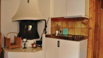 House | Private kitchen | Fridge, cookware/dishes/utensils