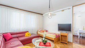 Apartment | Living room - Amazing Apartment in Rijeka With Wifi and 3 Bedrooms (Rijeka)