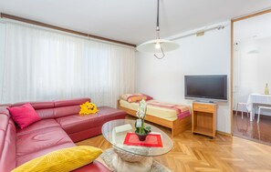 Apartment | Living room - Amazing Apartment in Rijeka With Wifi and 3 Bedrooms (Rijeka)