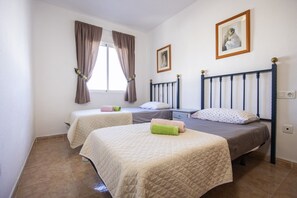 2 عدّة غرف نوم ومكواة/لوح كي وواي فاي مجانًا وملاءات أسرّة