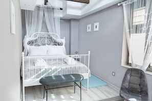 2 bedrooms, in-room safe, iron/ironing board, travel cot