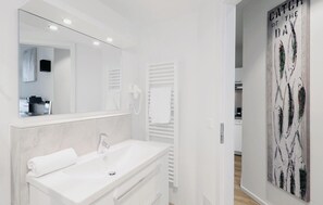 Apartment | Bathroom