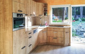 House | Private kitchen | Fridge, cookware/dishes/utensils