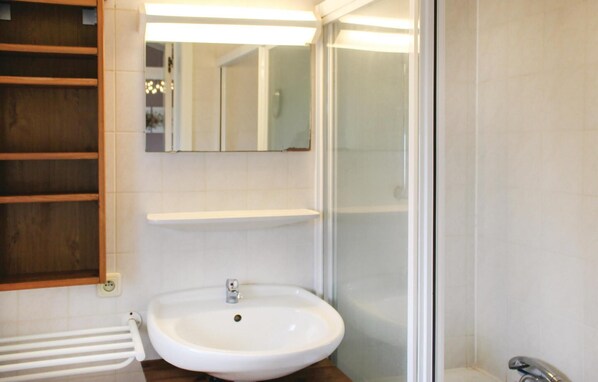House (Zeepolder ref. 230) | Bathroom