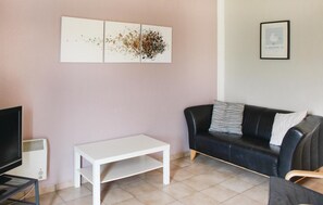 House (Zeepolder ref. 230) | Living room | TV