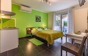 Appartement | Woonkamer | Een televisie