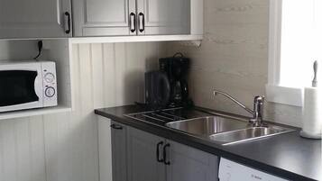 House | Private kitchen | Fridge, cookware/dishes/utensils