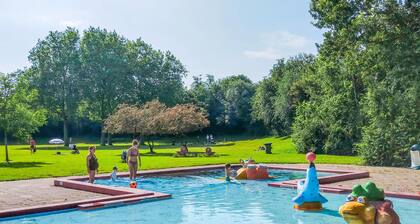 Awesome Home in Heinkenszand With Wifi, 4 Bedrooms and Outdoor Swimming Pool