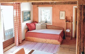 House | Living room | TV, fireplace, ping pong - Nice Home in Grossklein With 1 Bedrooms and Indoor Swimming Pool (Großklein)