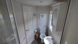 Apartment, Multiple Beds | Bathroom