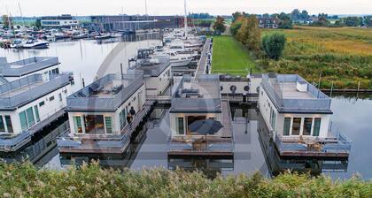 Awesome Ship/boat in Aalsmeer With 2 Bedrooms and Wifi