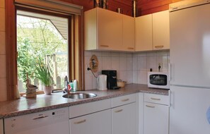 House | Private kitchen - Amazing Home in Hulshorst With 3 Bedrooms and Wifi (Hulshorst)