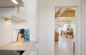 獨棟房屋 (Avendsünn) | 私人廚房 | 電冰箱、鍋具/餐盤/廚房用品