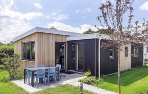 House | Exterior - Nice Home in Heinkenszand With 3 Bedrooms, Wifi and Outdoor Swimming Pool (Heinkenszand)