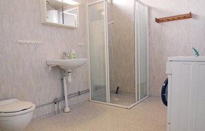 Bathroom - Amazing Home in Gärsnäs With 3 Bedrooms (Gärsnäs)
