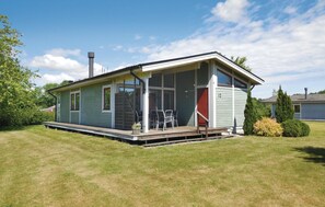 A small, single-story house with a porch and a covered outdoor seating area. - Amazing Home in Gärsnäs With 3 Bedrooms (Gärsnäs)