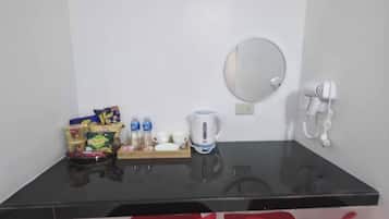 Luxury Room, 1 King Bed | Laptop workspace, free WiFi, bed sheets