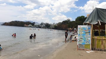 在海灘附近、2 間海灘酒吧