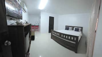 Laptop workspace, free WiFi, bed sheets