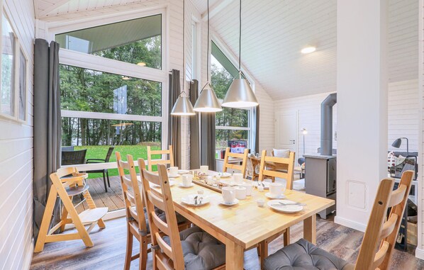 House | Living room - Nice Home in Krems Ii/warderbrück With 3 Bedrooms and Sauna (Krems II)