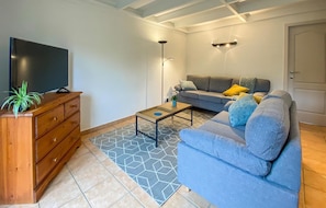 House | Living room | Smart TV - Awesome Home in Bredene With Wifi, Heated Swimming Pool and 3 Bedrooms (Bredene)