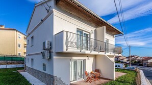 Unclassified image, 2 of 22, button - Nice Apartment in Rijeka With Wifi and 1 Bedrooms (Rijeka)