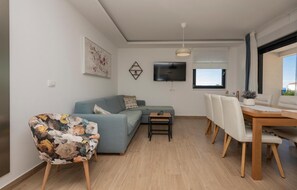 Apartment | Living room - Amazing Apartment in Baska Voda With Wifi, Outdoor Swimming Pool and Heated Swimming Pool (Baska Voda)