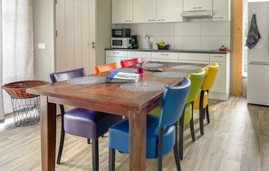 House | Private kitchen | Fridge, cookware/dishes/utensils