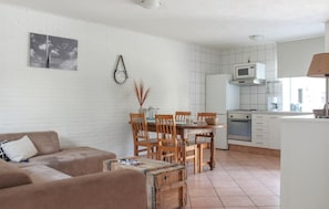 Apartment (Vakantiewoning 3) | Living room | TV, ping pong - Vakantiewoning 3 (Simpelveld)