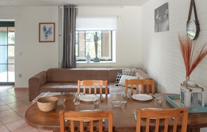 Apartemen (Vakantiewoning 3) | Ruang keluarga | TV dan meja tenis meja