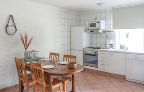 Lejlighed (Vakantiewoning 3) | Privat køkken | Køleskab, køkkentøj/tallerkener/redskaber