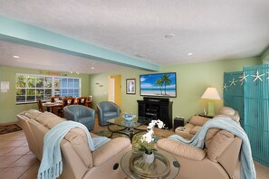 TV connectée, lecteur de DVD, livres