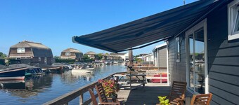 บ้านที่น่าทึ่งใน Breukelen ท  ี่มีห้องนอน 2 ห้องและ Wifi